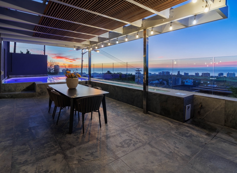4 Bedroom Property for Sale in Green Point Western Cape